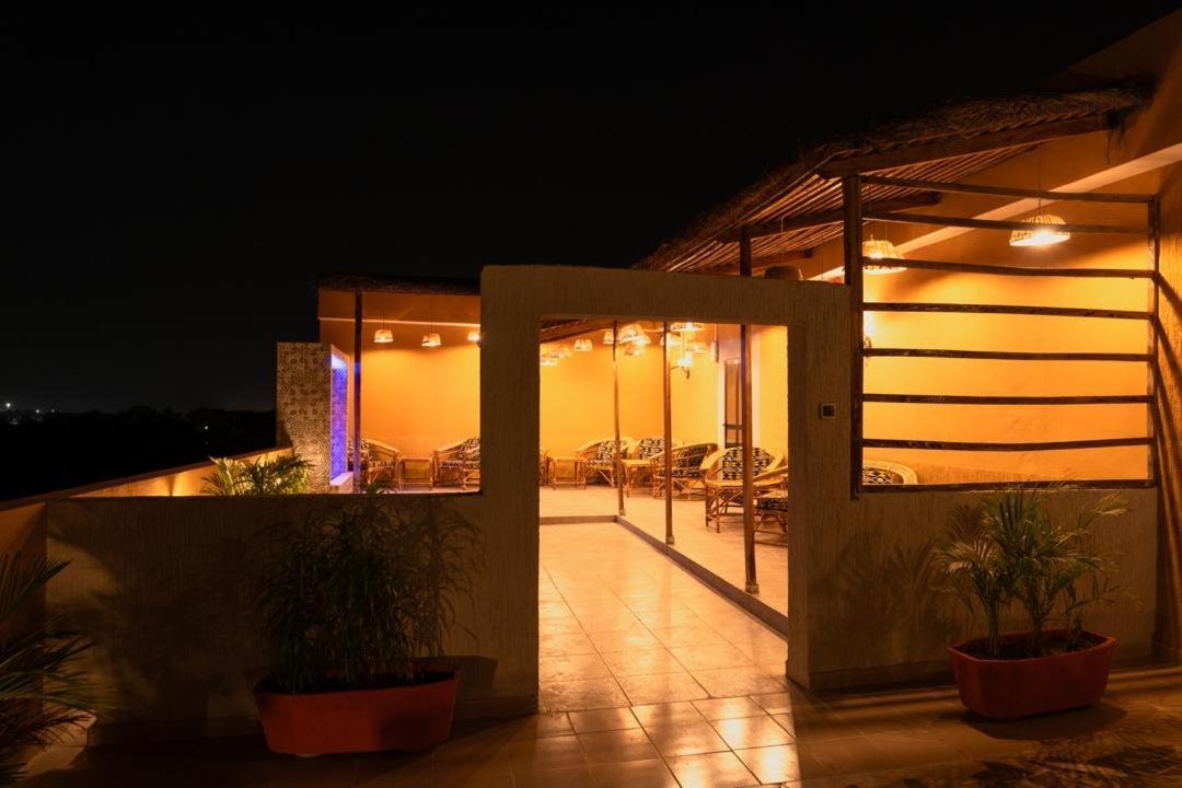 לומה Airport Inn Hotel מראה חיצוני תמונה