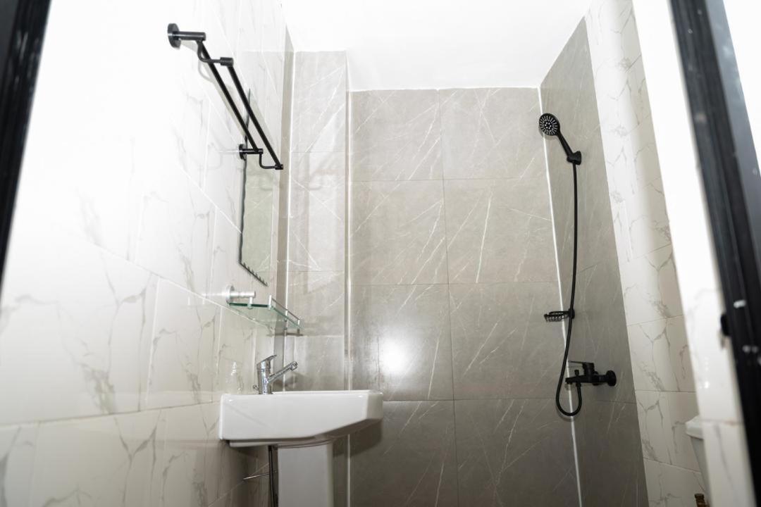 לומה Airport Inn Hotel מראה חיצוני תמונה